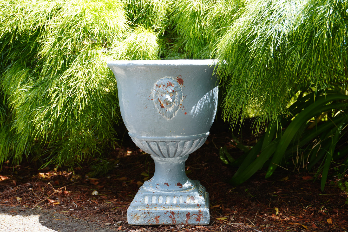 Lion Crest Medici Urn