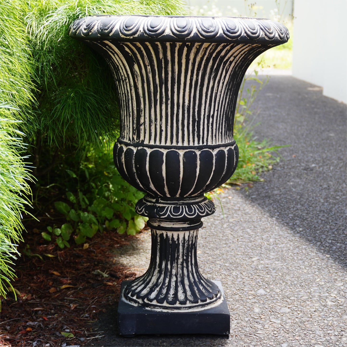 Black Regal Medici Urn