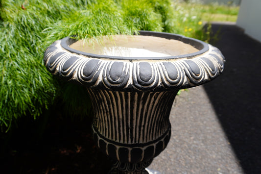 Black Regal Medici Urn