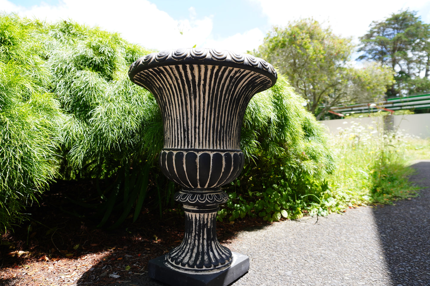 Black Regal Medici Urn
