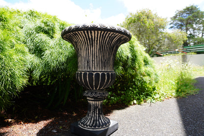 Black Regal Medici Urn